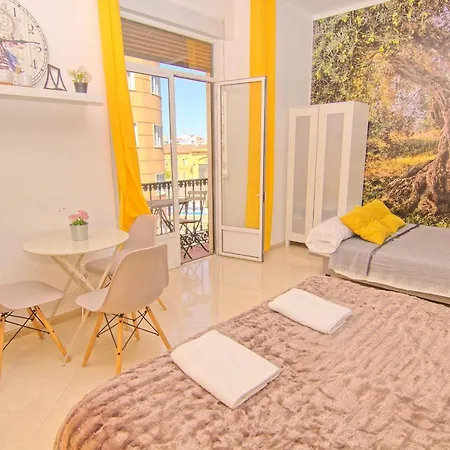 Balcony & Room Malaga Centro Exterior photo